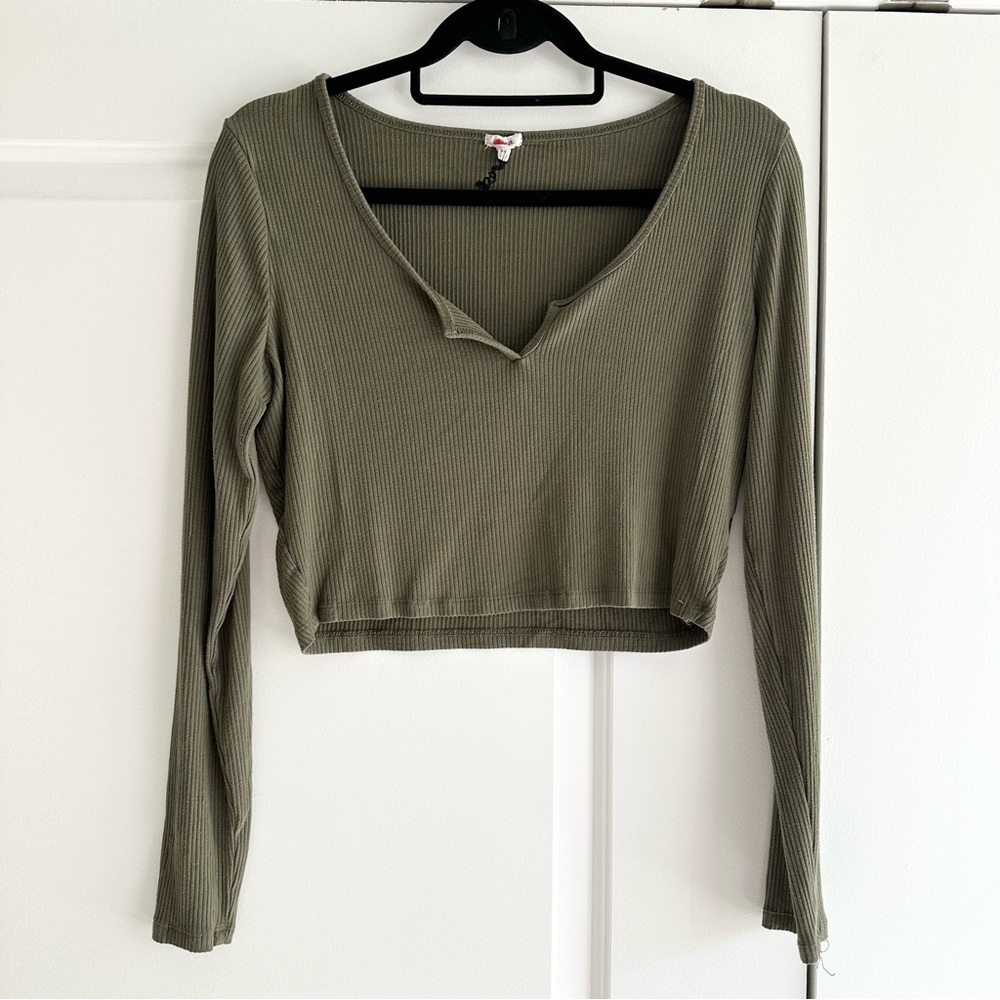 ⭐️ 3/$25 Garage Ribbed V-Neck Cropped Top in Olive Green